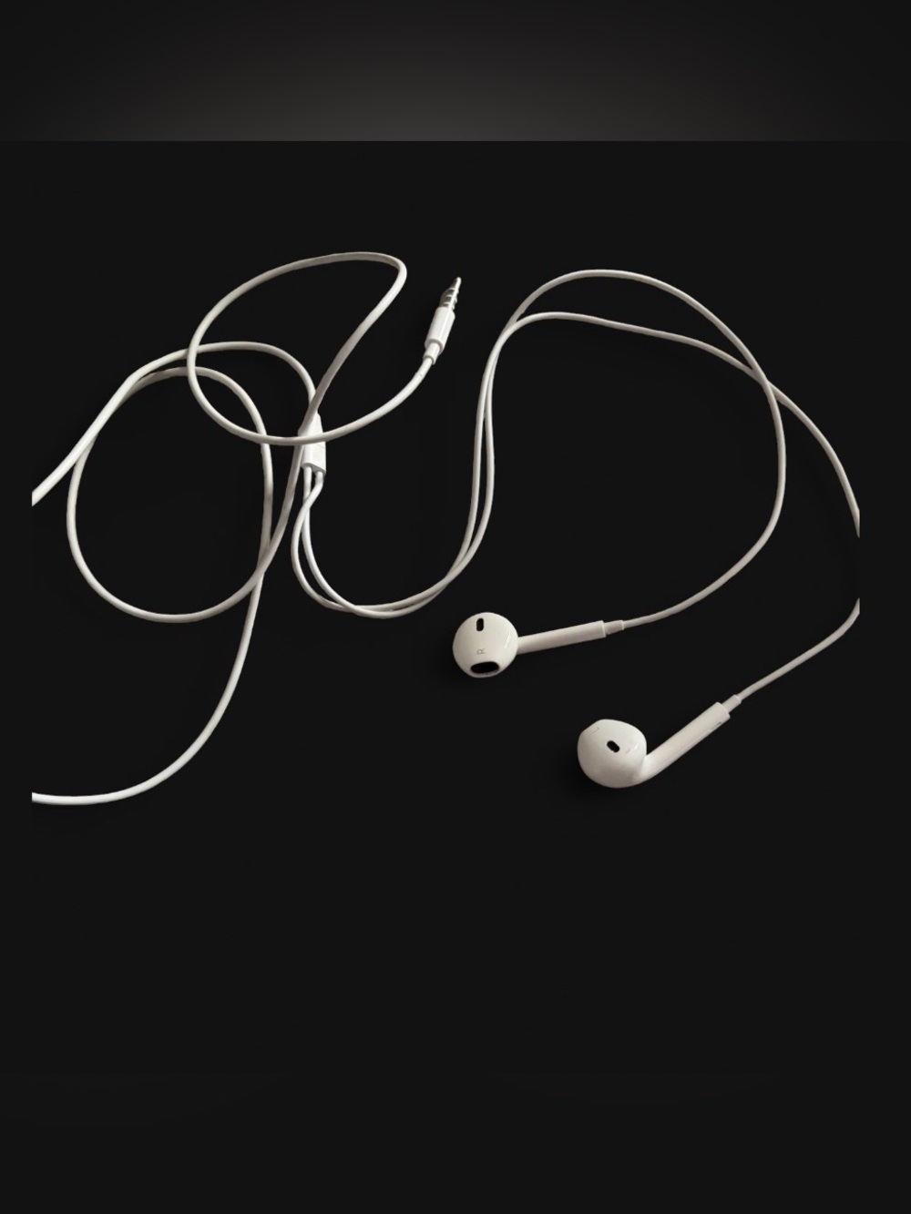 Apple White Earbud Headphones with 3.5mm Jack